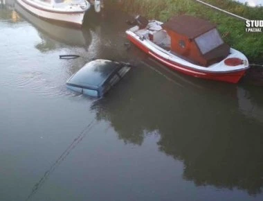 Αργολίδα: Αυτοκίνητο εκτοξεύτηκε πάνω από βάρκες και «βούτηξε» σε ποτάμι (βίντεο-φωτο)